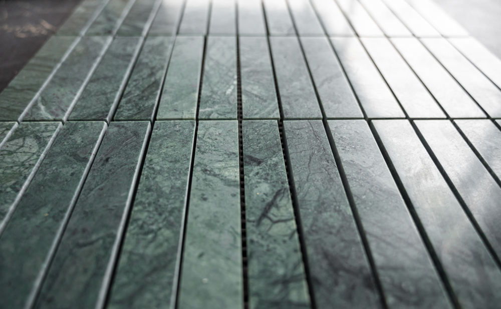 INDIAN GREEN MARMOR PINSTRIPES  30,5X30,3 10MM