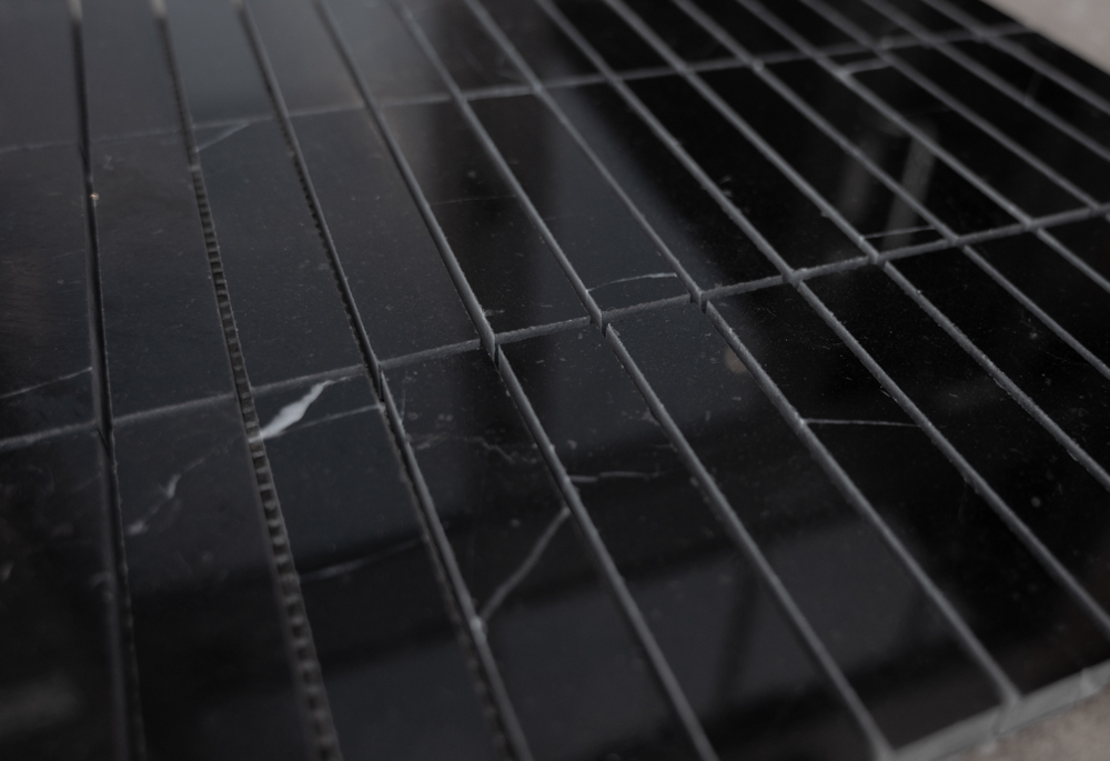 NERO MARMOR PINSTRIPE MOSAIC 30,5X30,3 8MM