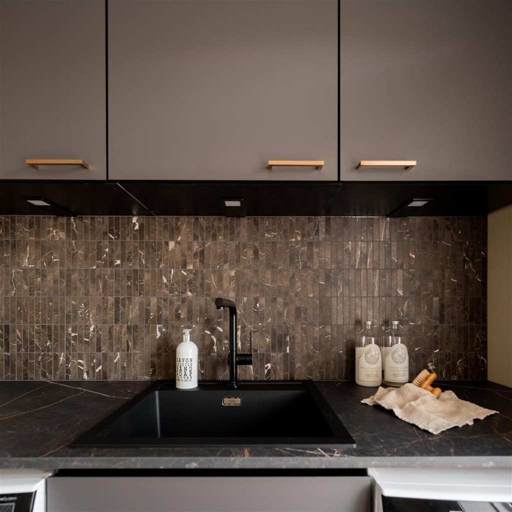BRUN MARMOR PINSTRIPE MOSAIC 30,5x30,3 8MM HONED