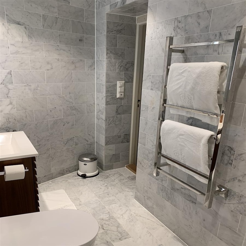 [2P1027] Carrara Marmor 15x30,5 cm Silkematt flis